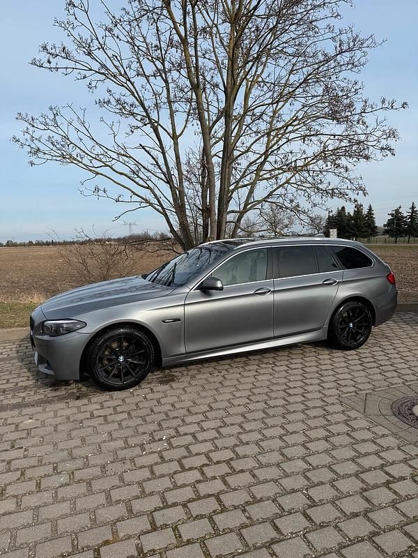 Gebraucht BMW 530 Sport Line 258 PS (189 kW) 2012 Grau Kombi