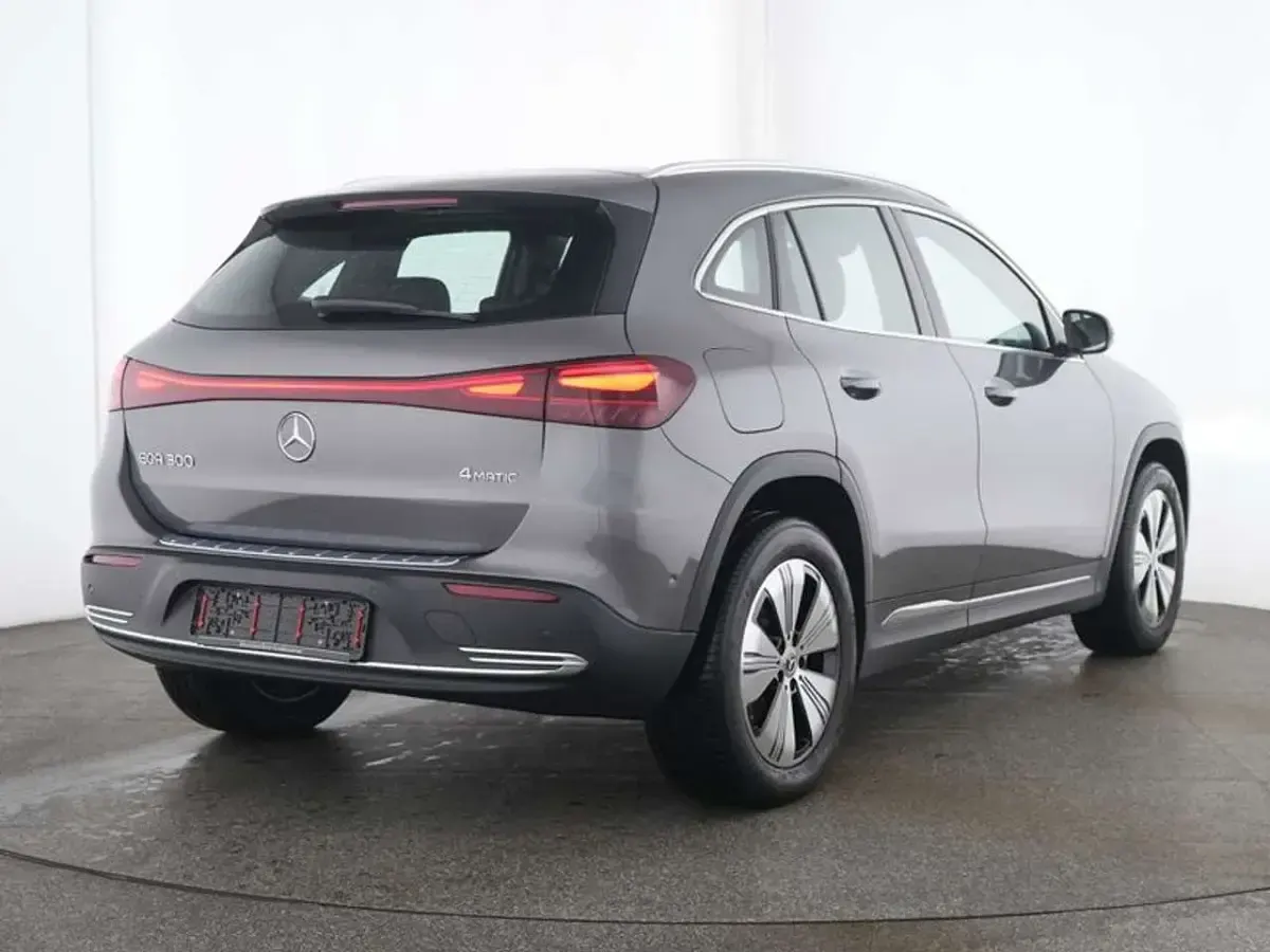 Gebraucht Mercedes EQA300 Progressive 167 kW (228 PS) 2025 Grau SUV