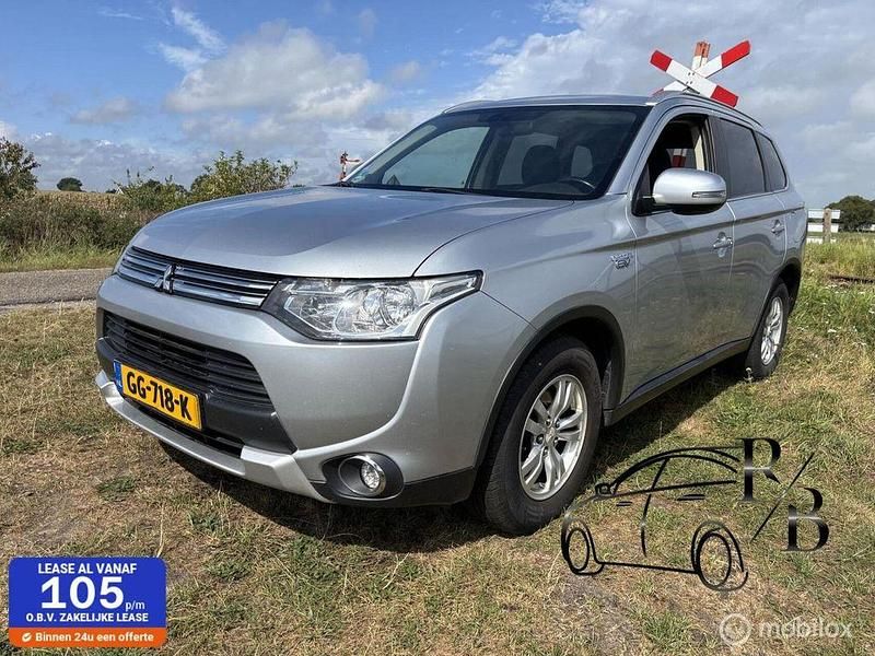 Grau Gebraucht 2015 Mitsubishi Outlander P-HEV Edition SUV | 7.652 € - Bild 1/4