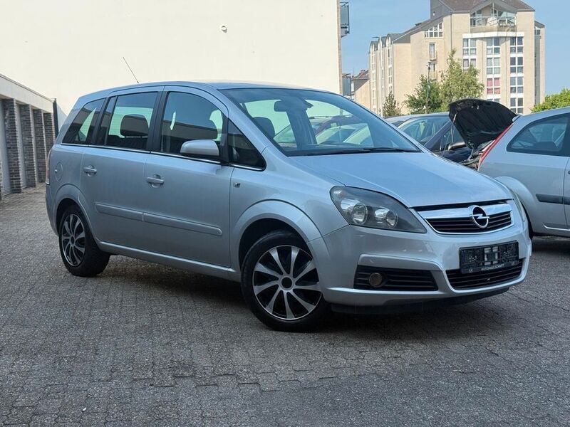 Silber Gebraucht 2005 Opel Zafira Edition Van / Kleinbus | 3.990 € (Teuer) - Bild 1/4