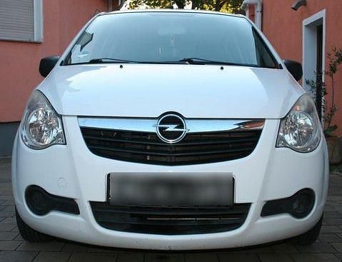 Gebraucht Opel Agila 65 PS (47 kW) 2010 Weiß Limousine