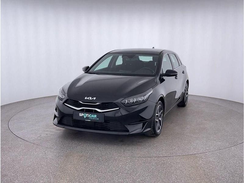 Gebraucht Kia Ceed Spirit 140 PS (102 kW) 2024 Schwarz Kleinwagen