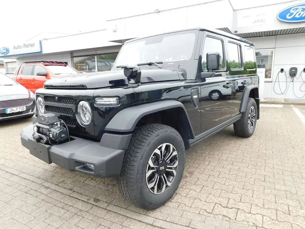 Neu BAW 212 166 PS (122 kW) 2026 Schwarz SUV
