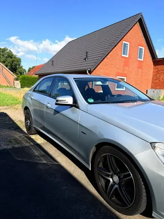 Gebraucht Mercedes E220 170 PS (125 kW) 2009 Silber Limousine