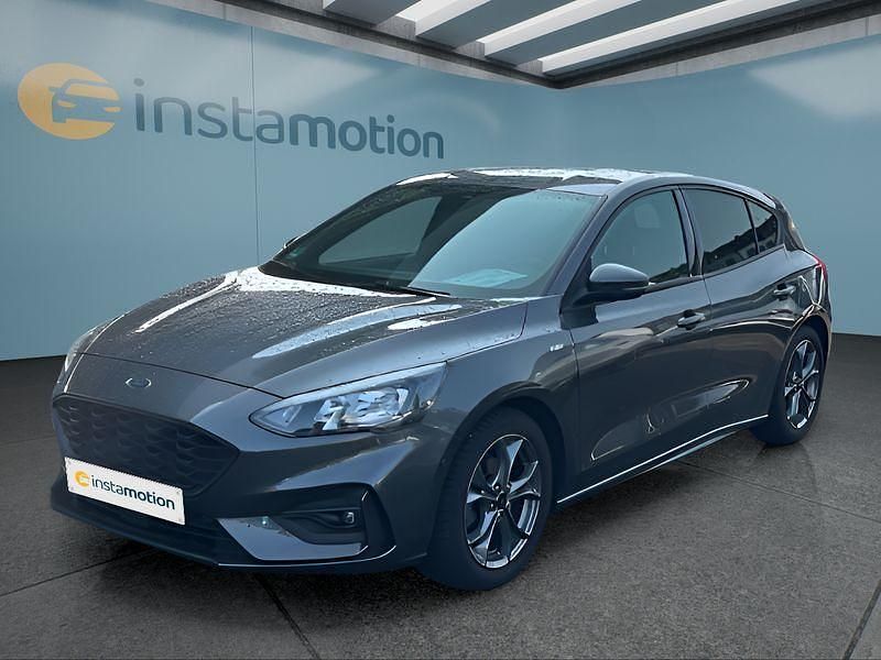 Grau Gebraucht 2021 Ford Focus Limousine | 21.899 € (Fairer Preis) - Bild 1/4