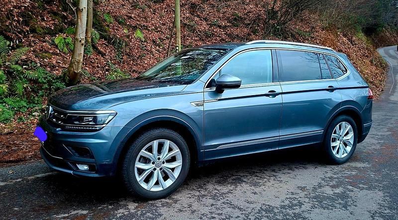 Grau Gebraucht 2018 VW Tiguan Allspace SUV | 22.999 € (Etwas zu teuer) - Bild 1/4