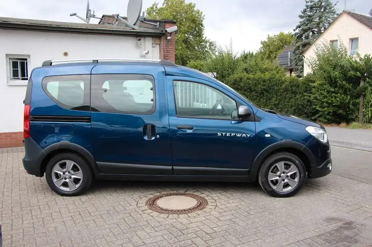 Gebraucht Dacia Dokker Celebration 116 PS (85 kW) 2019 Blau Van / Kleinbus
