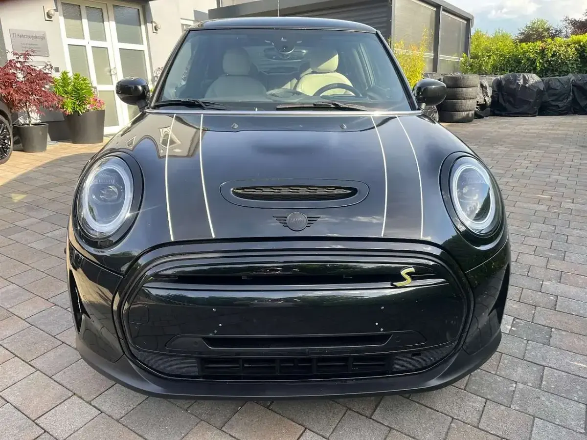 Gebraucht Mini Cooper SE 135 kW (184 PS) 2023 Schwarz Kleinwagen
