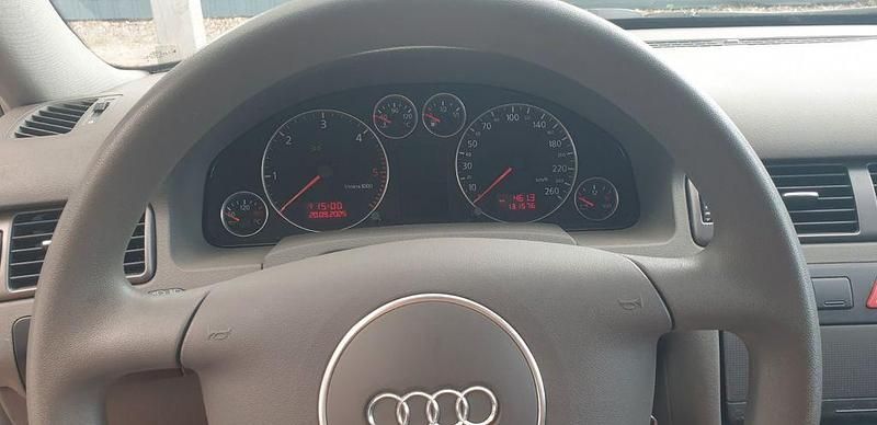 Silber Gebraucht 2002 Audi A6 Limousine | 4.950 € (Etwas zu teuer) - Bild 1/4