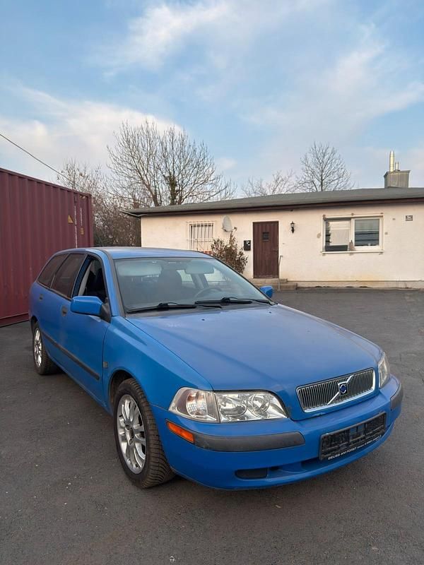 Gebraucht Volvo V40 122 PS (89 kW) 2002 Blau Kombi