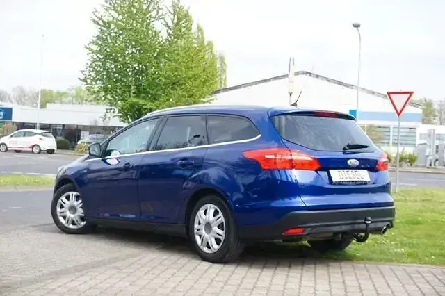 Usado Ford Focus Trend 150 CV (110 kW) 2003 Gris Berlina