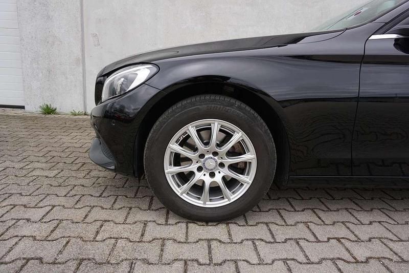 Gebraucht Mercedes C220 170 PS (125 kW) 2016 Schwarz  unilack Kombi