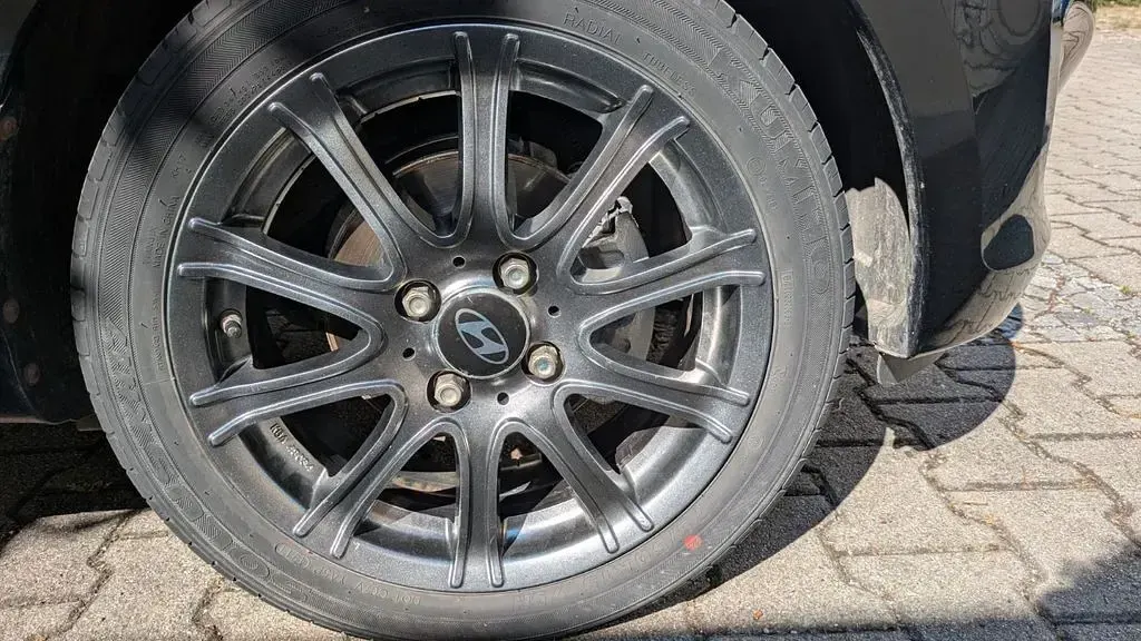 Gebraucht Hyundai i10 Edition 69 PS (50 kW) 2012 Schwarz Kleinwagen