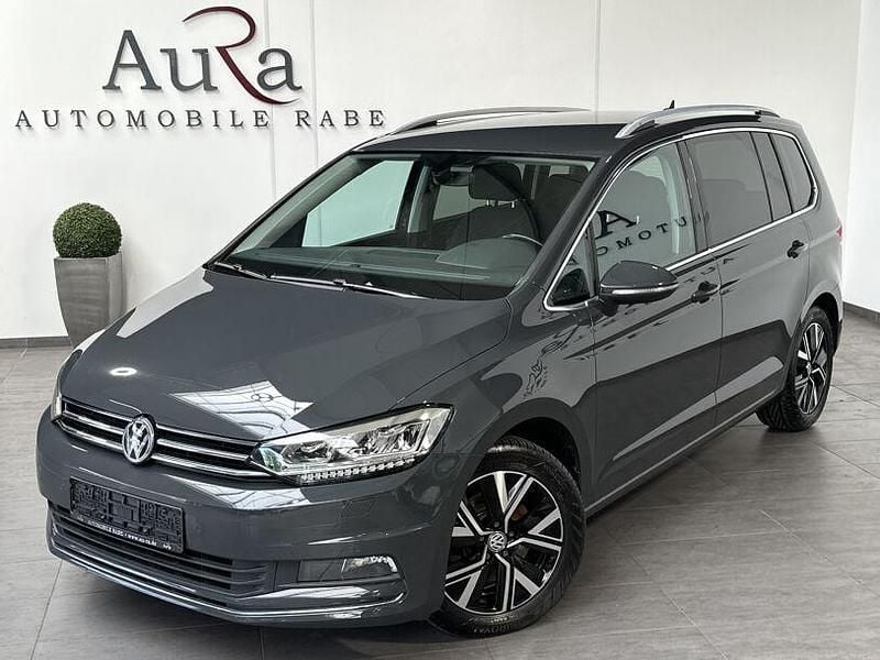 Grau Gebraucht 2020 VW Touran Highline Van / Kleinbus | 21.449 € (Guter Preis) - Bild 1/4