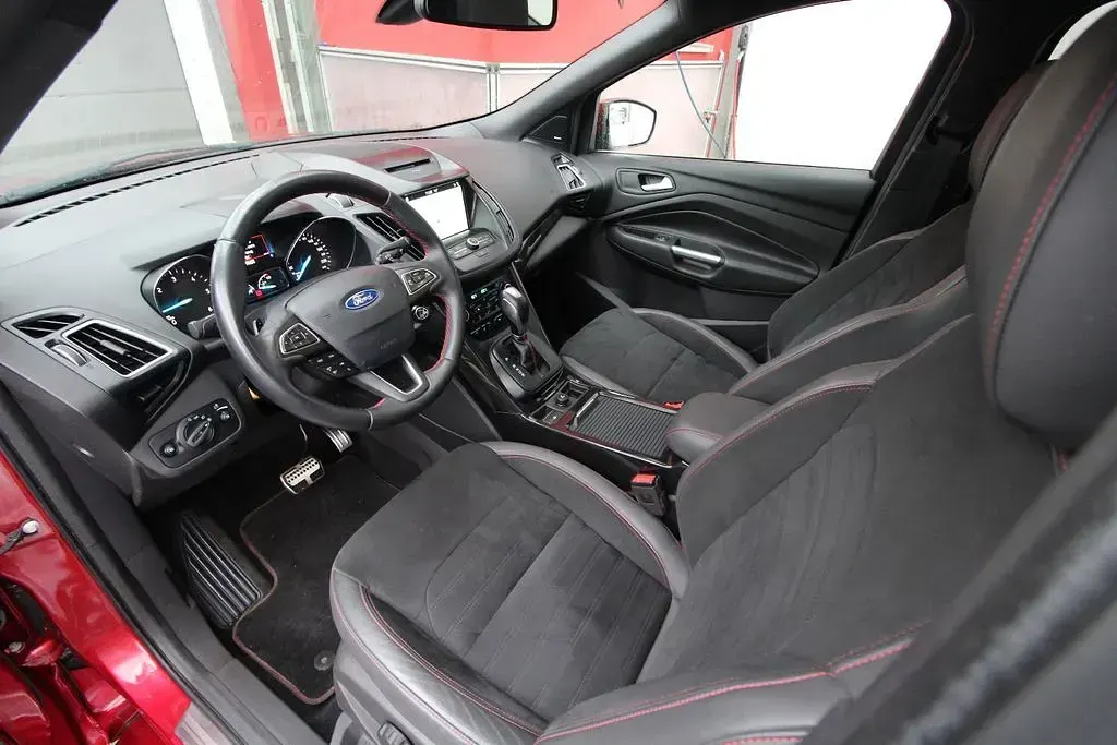 Gebraucht Ford Kuga ST-Line 179 PS (131 kW) 2018 Rot SUV