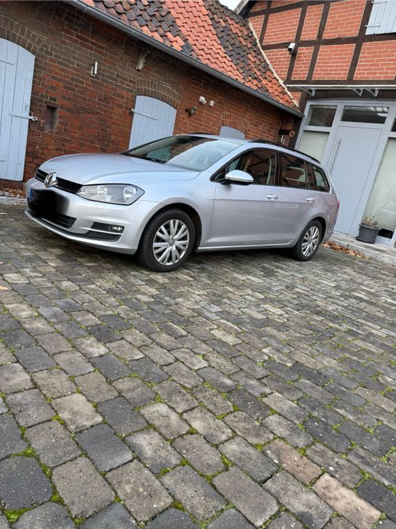 Silber Gebraucht 2015 VW Golf VII Comfortline Kombi | 5.999 € (Guter Preis) - Bild 1/4