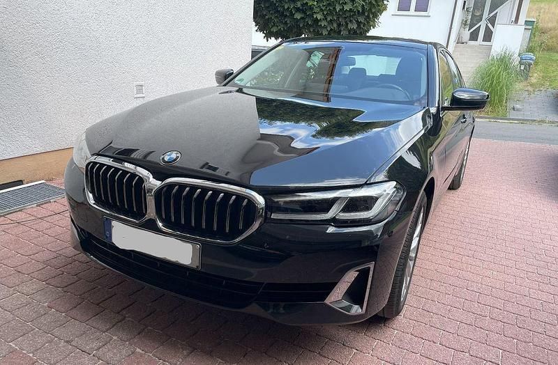 Schwarz Gebraucht 2021 BMW 530 Luxury Line Limousine | 38.500 € (Fairer Preis) - Bild 1/4