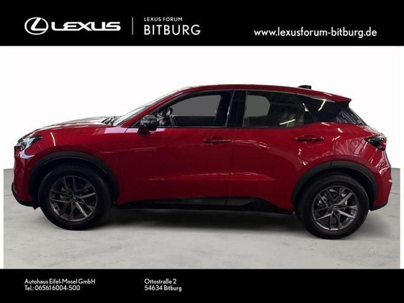 Gebraucht Lexus LBX 136 PS (100 kW) 2025 Karmina rot (metallic) SUV