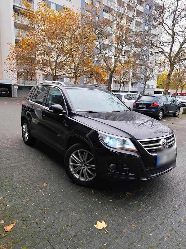 Schwarz Gebraucht 2011 VW Tiguan SUV | 8.990 € (Fairer Preis) - Bild 1/4