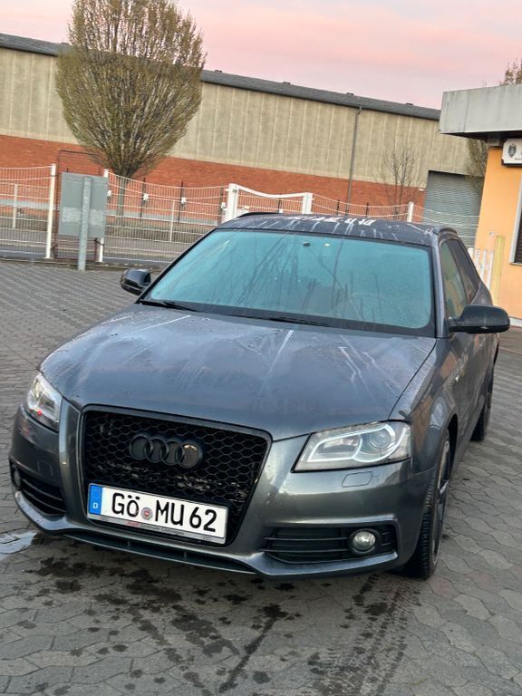Grau Gebraucht 2013 Audi A3 Sportback S-Line Limousine | 9.500 € (Guter Preis) - Bild 1/4