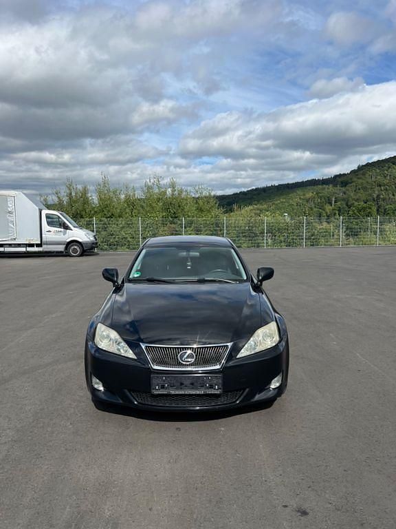 Schwarz Gebraucht 2009 Lexus IS220 Limousine | 5.000 € - Bild 1/4