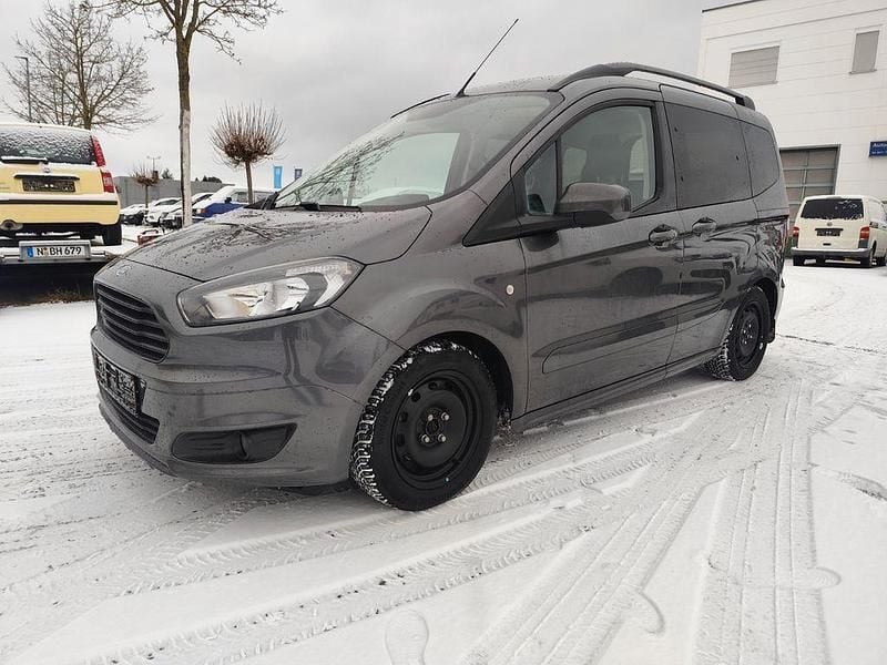 Gebraucht Ford Tourneo Courier Sport 101 PS (74 kW) 2017 Van / Kleinbus