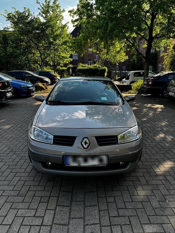 Grau Gebraucht 2005 Renault Mégane Cabriolet Cabrio | 700 € (Superpreis) - Bild 1/4
