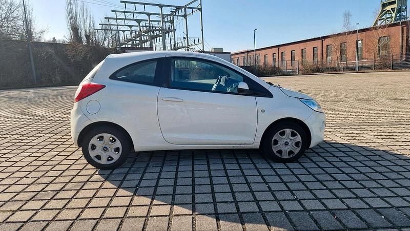 Gebraucht Ford Ka Ambiente 73 PS (53 kW) 2015 Weiß Kleinwagen