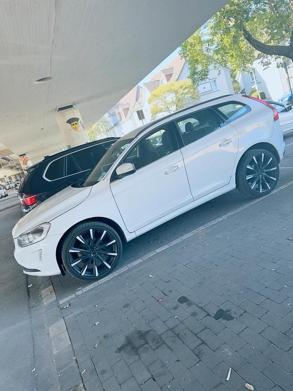 Weiß Gebraucht 2014 Volvo XC60 SUV | 11.600 € (Fairer Preis) - Bild 1/4