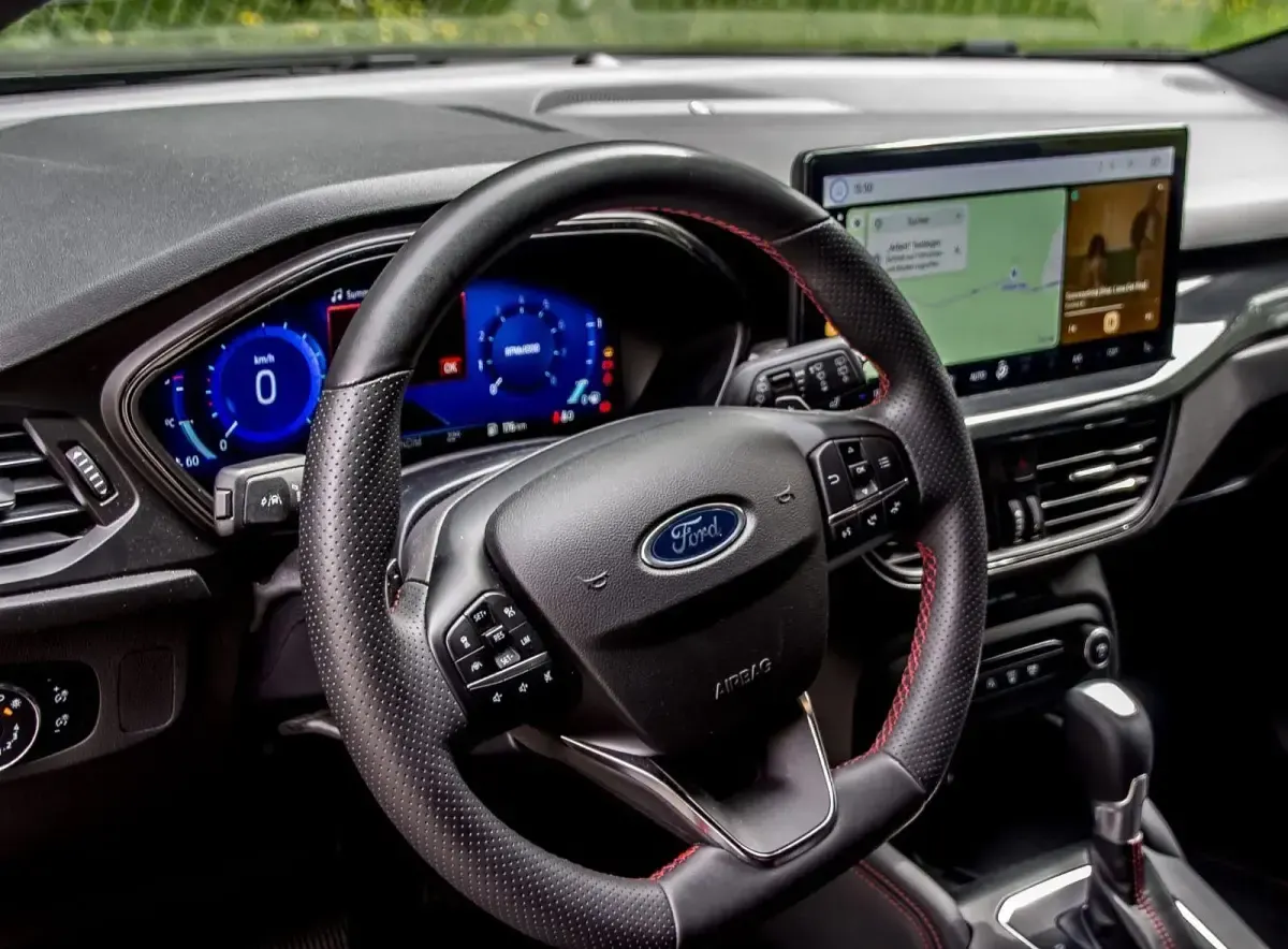 Gebraucht Ford Focus ST-Line X 155 PS (114 kW) 2023 Grau Kombi