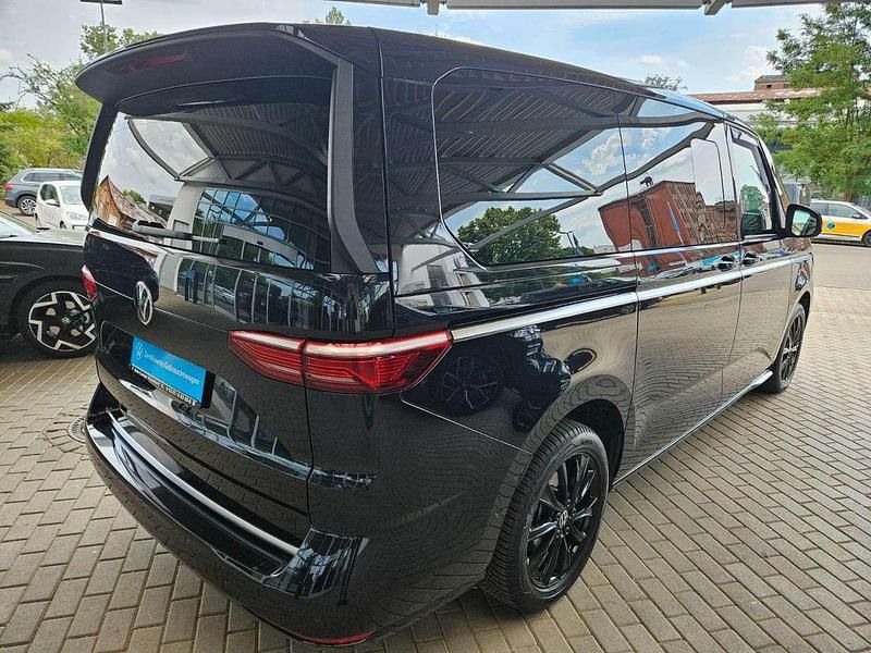Gebraucht VW Multivan Style 150 PS (110 kW) 2024 Schwarz Van