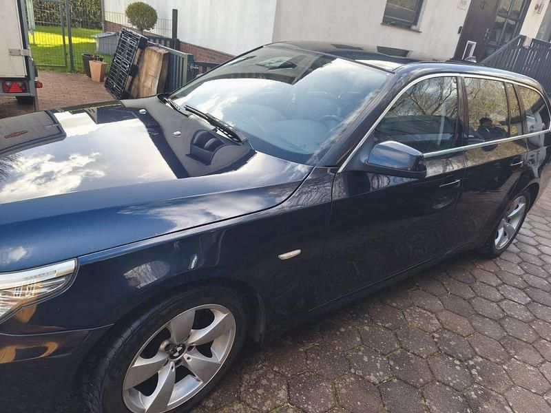 Gebraucht BMW 525 197 PS (144 kW) 2009 Blau Kombi