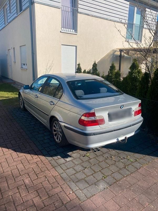 Second-hand BMW 320 170 CP (125 kW) 2002 Argintiu Berlinǎ