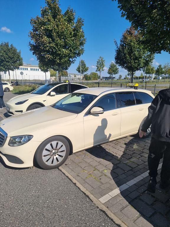 Beige Gebraucht 2019 Mercedes 200 Kombi | 8.900 € - Bild 1/4