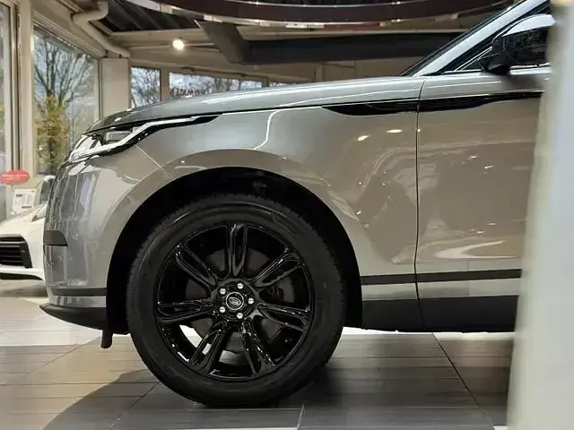 Gebraucht Land Rover Range Rover Velar R-Dynamic 404 PS (297 kW) 2022 Silicon silver SUV
