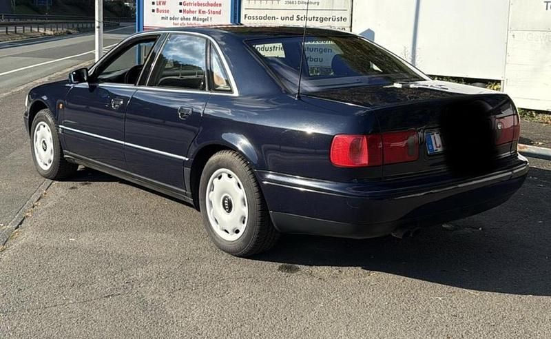 Blau Gebraucht 1996 Audi A8 Limousine | 4.350 € (Guter Preis) - Bild 1/4