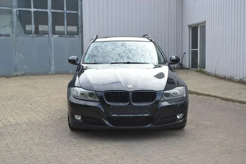 Gebraucht BMW 318 143 PS (105 kW) 2009 Schwarz Kombi