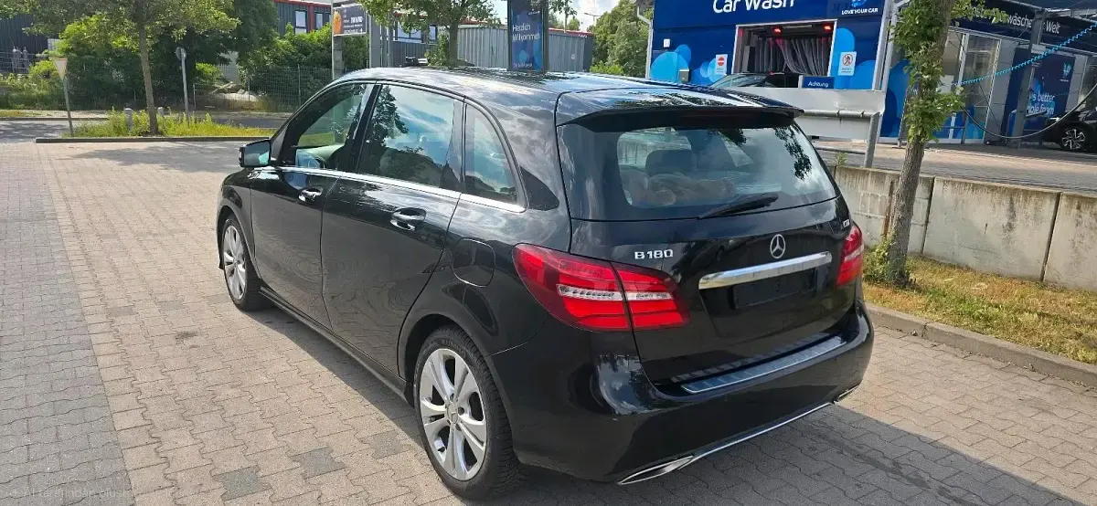 Gebraucht Mercedes B180 109 PS (80 kW) 2015 Schwarz Kleinwagen