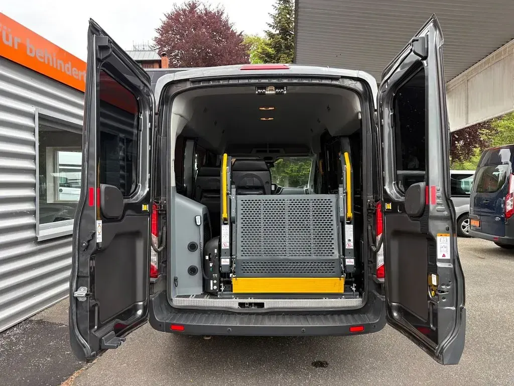 Gebraucht Ford Transit Trend 131 PS (96 kW) 2019 Grau Kombi