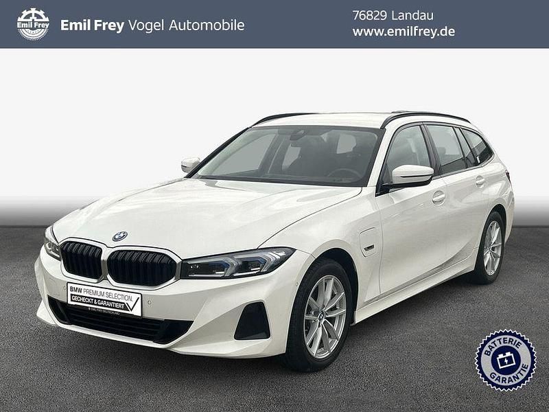 Weiß Gebraucht 2022 BMW 320e Sport Line Kombi | 25.760 € (Fairer Preis) - Bild 1/3