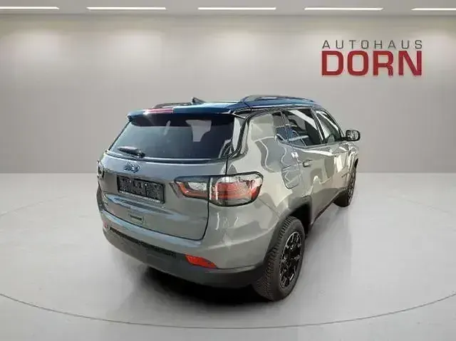 Gebraucht Jeep Compass 241 PS (177 kW) 2023 Sting gray / schwarz SUV