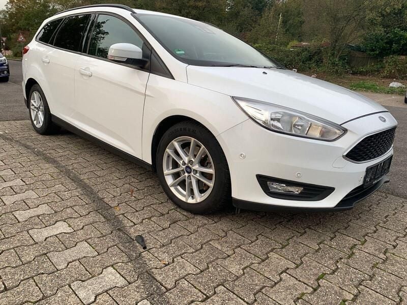 Weiß Gebraucht 2017 Ford Focus Business Edition Kombi | 4.950 € (Guter Preis) - Bild 1/4