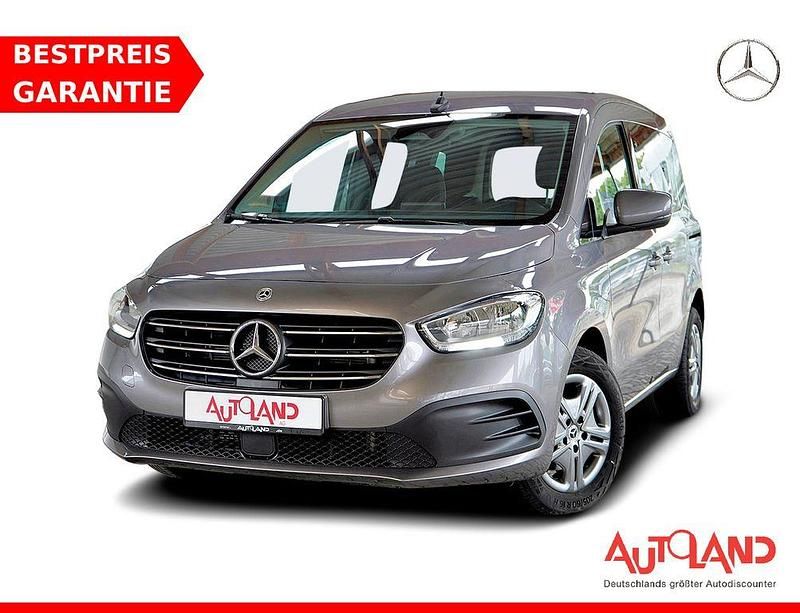 Grau Gebraucht 2023 Mercedes T180 Van / Kleinbus | 28.490 € (Fairer Preis) - Bild 1/4