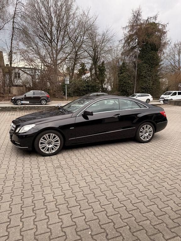 Usata Mercedes E300 252 CV (185 kW) 2012 Nero Coupé