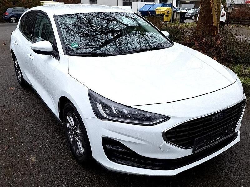 Gebraucht Ford Focus Titanium 125 PS (91 kW) 2023 Weiß Limousine