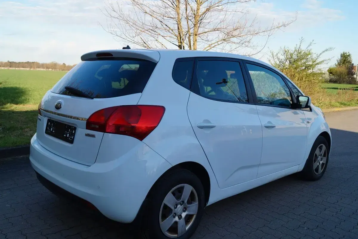 Gebraucht Kia Venga 88 PS (64 kW) 2018 Weiß Kleinwagen