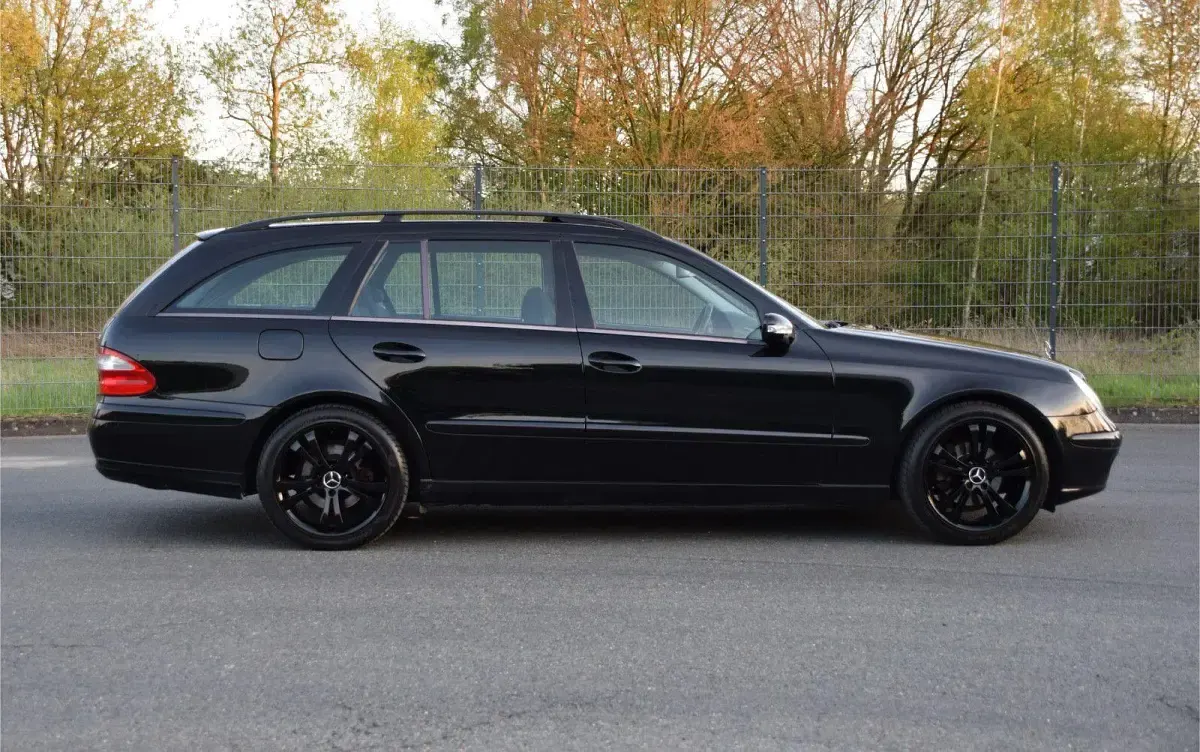 Gebraucht Mercedes E200 163 PS (119 kW) 2003 Schwarz Kombi