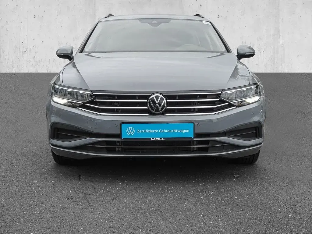 Gebraucht VW Passat Conceptline 150 PS (110 kW) 2023 Mondsteingrau Kombi