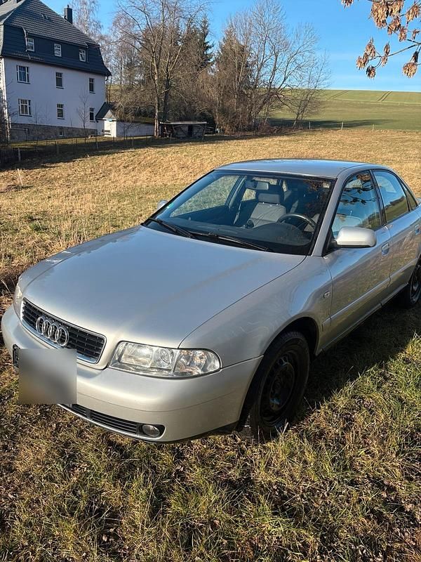 Silber Gebraucht 2000 Audi A4 Limousine | 1.500 € (Guter Preis) - Bild 1/4