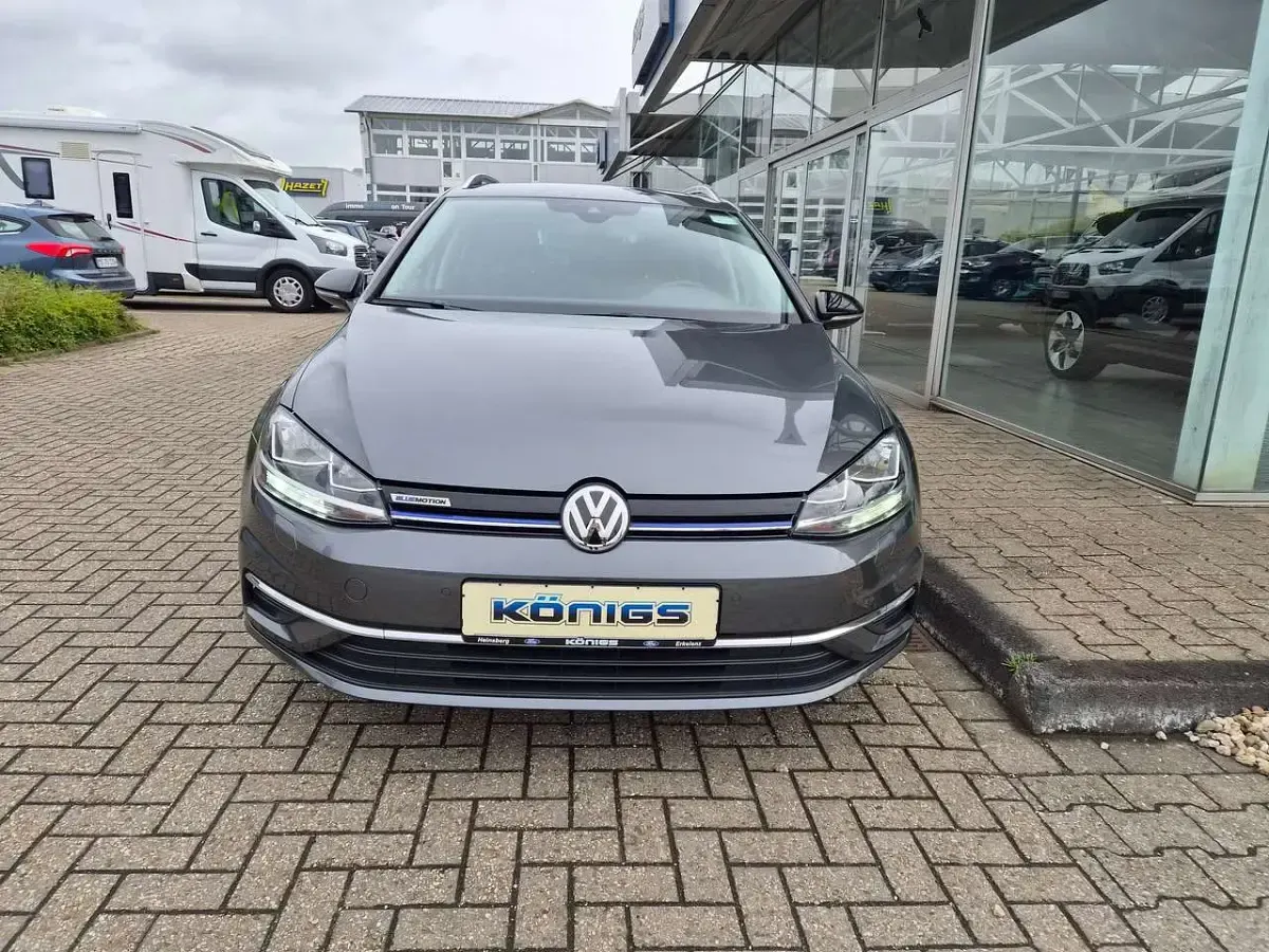 Gebraucht VW Golf VIII IQ Drive 131 PS (96 kW) 2020 Indiumgrau metallic Kombi